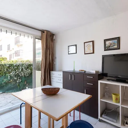1 Bedroom For 4 アパート アグド