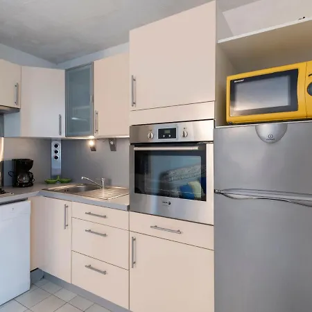 1 Bedroom For 4 *